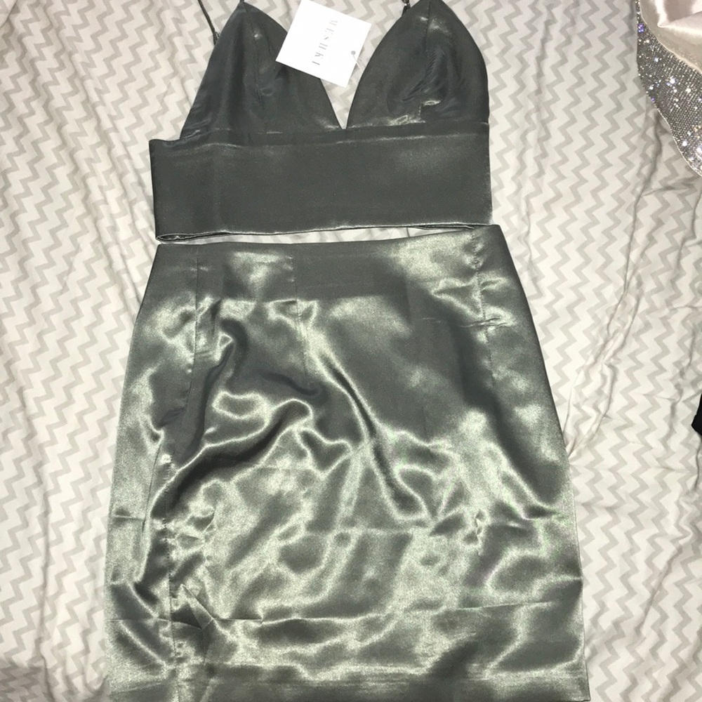 MESHKI Boutique green two piece dress! W/tags